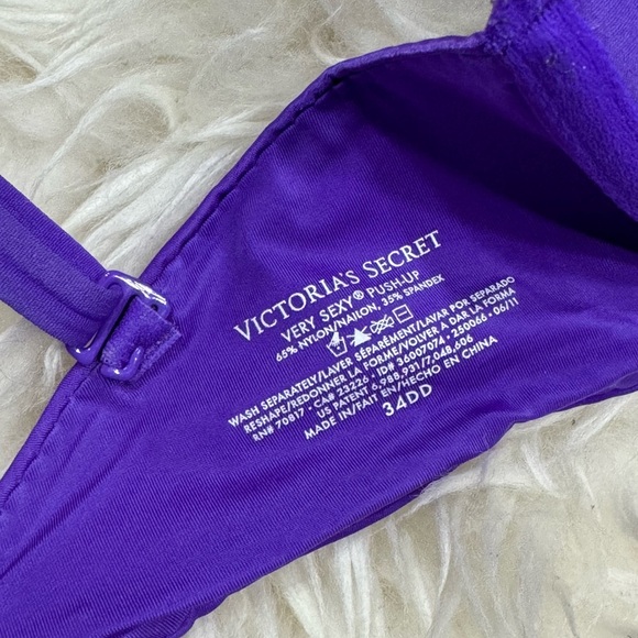 Victorias Secret Very Sexy Satin Bras - Picture 10 of 11